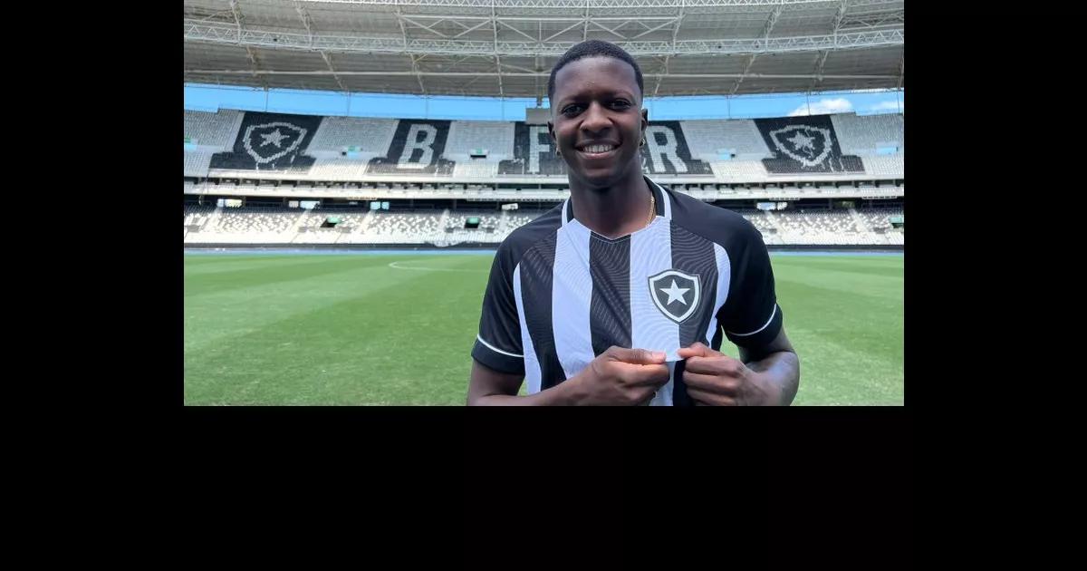 Botafogo renova contrato de três jogadores para o Carioca