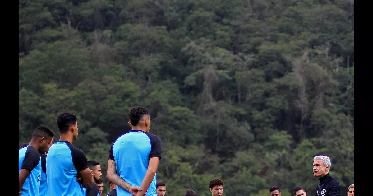 Botafogo realiza último treino antes da preparação para amistoso na Europa