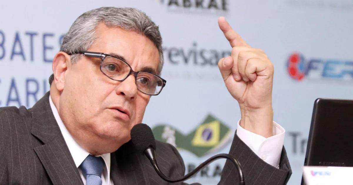 Rubens Lopes, presidente da Ferj, opina sobre SAFs e fala sobre Textor