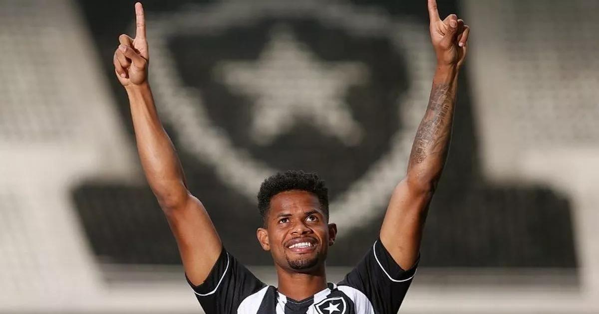 Após jogo duro do Sanfrecce Hiroshima , Botafogo esfria conversas por Júnior Santos