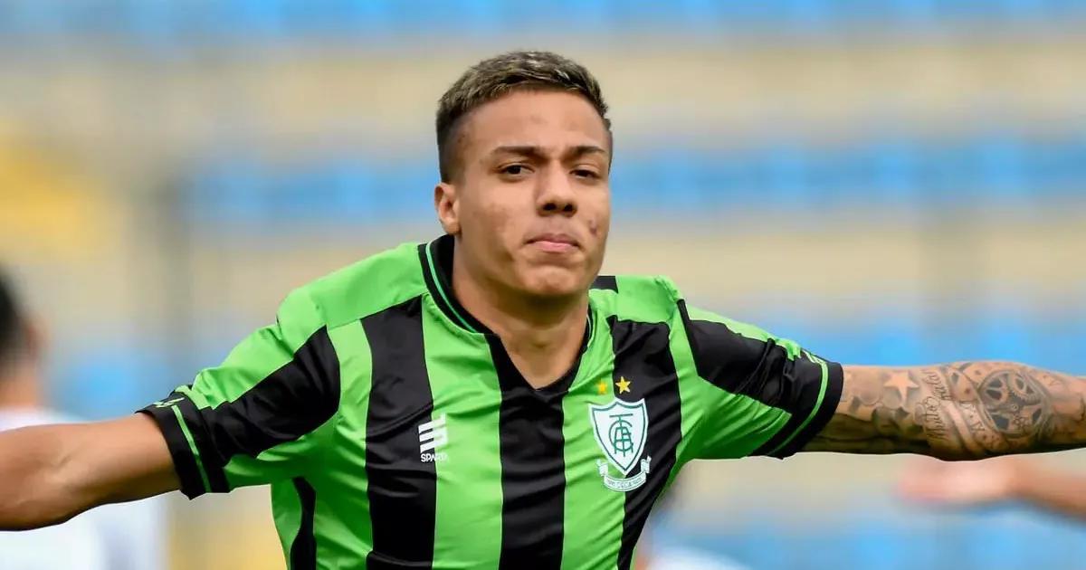 América negocia com Botafogo o empréstimo de Carlos Alberto