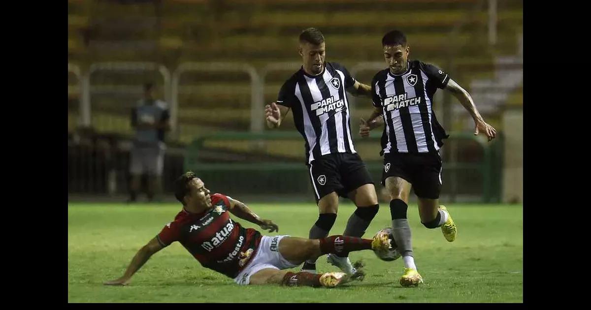 Em mais um vexame, Botafogo perde da Portuguesa e está fora das semifinais do Carioca