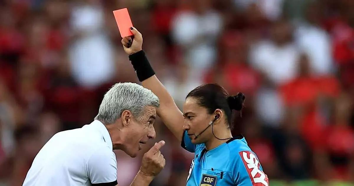 Edina Alves é detonada após clássico; árbitra justifica expulsão