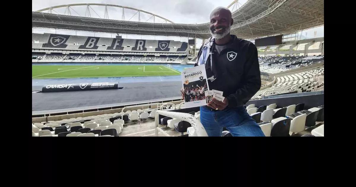 Zagueiro campeão da Copa Conmebol em 93 pelo Botafogo cria álbum de figurinhas inédito da conquista