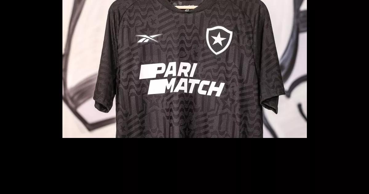 Botafogo e Reebok apresentam nova camisa preta