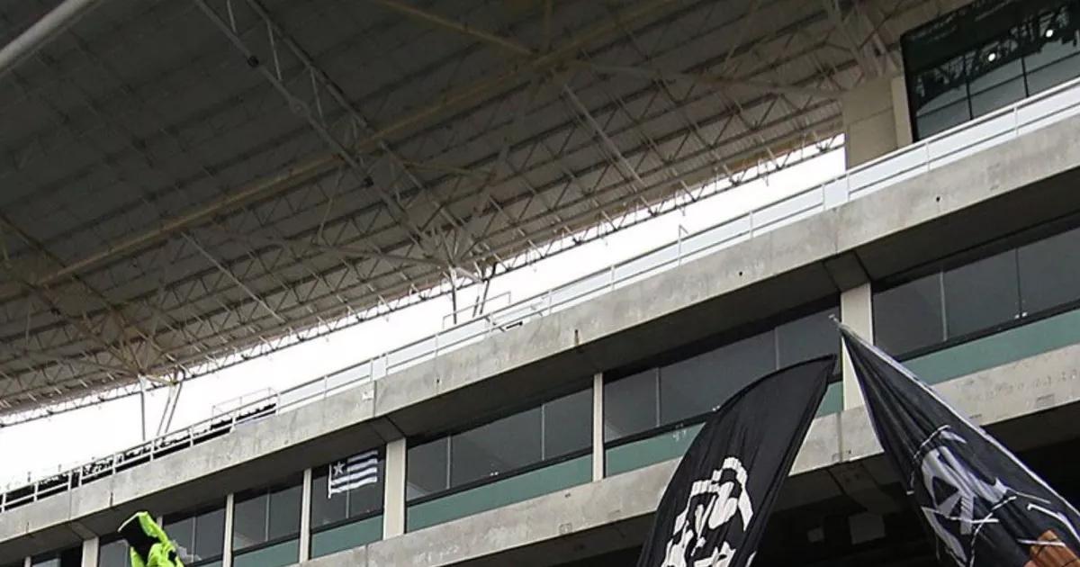 Botafogo Realiza Treino Aberto Antes da Partida contra o Goiás