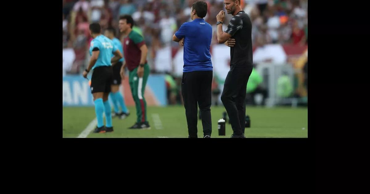 John Textor conversa com jogadores e Lucio Flavio é mantido como técnico no Botafogo até o fim do ano