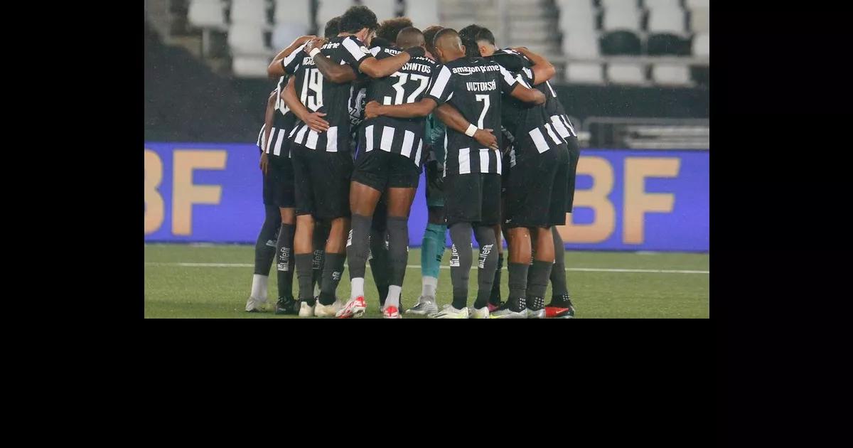 Tiquinho Soares brilha, mas Botafogo empata com Goiás: Análise das atuações dos jogadores e do técnico Bruno Lage