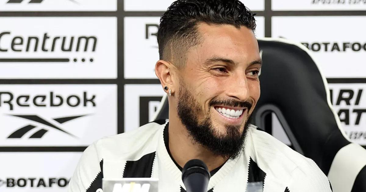 Botafogo x Corinthians: Alex Telles bidou e informações sobre ingressos