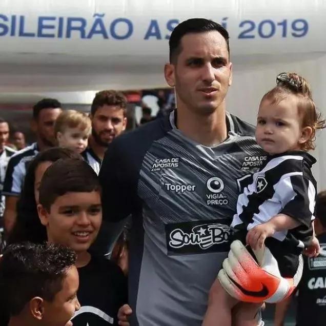 Como colocar criança para entrar com jogadores do Botafogo no Estádio Nilton Santos?