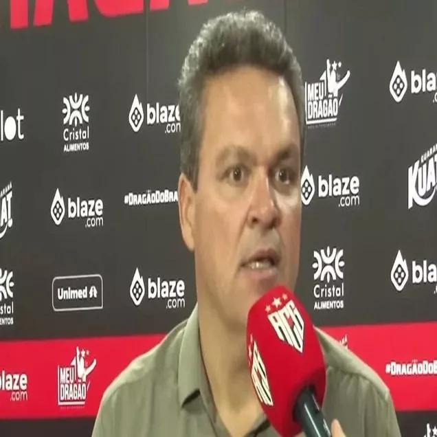 Presidente do Atlético-GO Adson Batista Critica Arbitragem e Sugere Complô no Brasileirão 2024