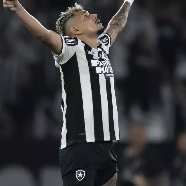 Botafogo com desfalques para clássico contra o Flamengo; Tiquinho Soares retorna ao time titular