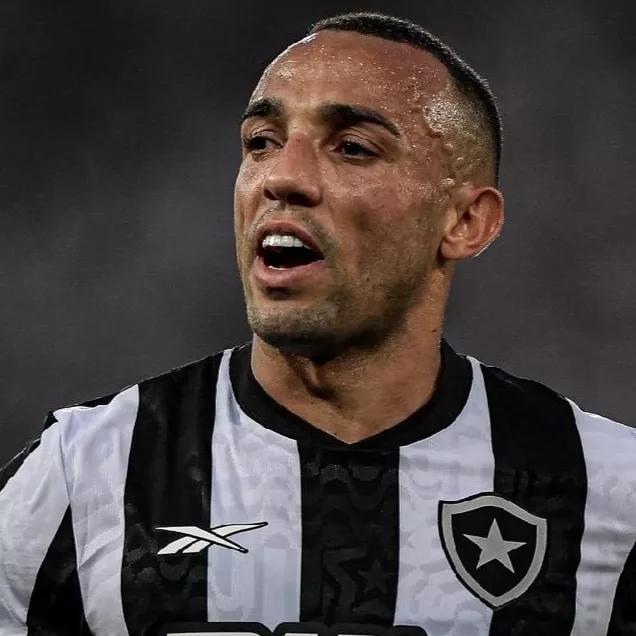 Botafogo com novidades para enfrentar o Bahia: Marçal viaja e Luiz Henrique pode jogar