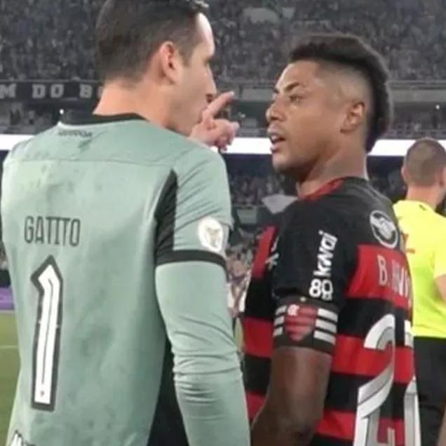 Botafogo goleia Flamengo e provocações acendem a rivalidade