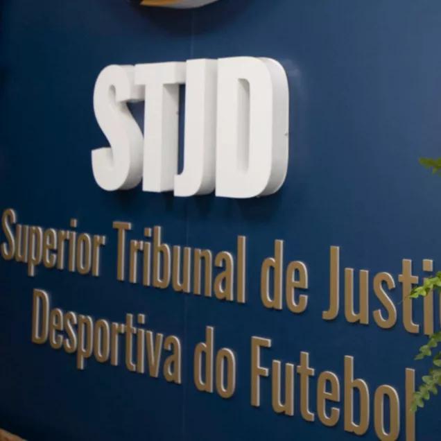 Botafogo na mira do STJD: bonecos contra dirigentes gera denúncia e risco de punições