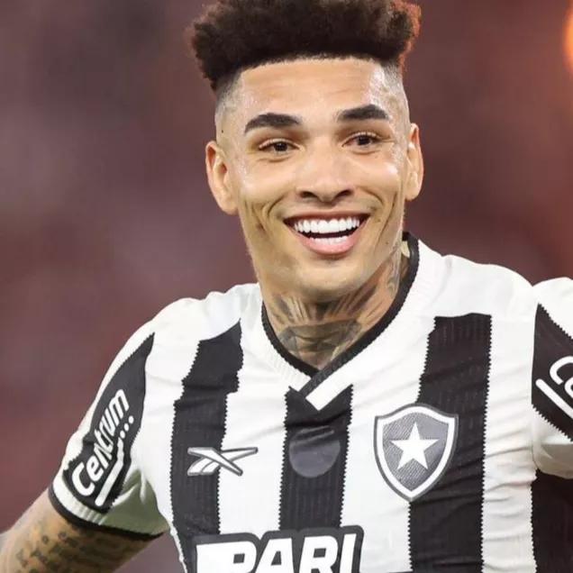 Botafogo: Contratação de Alex Telles fortalece elenco e aumenta chances de título?